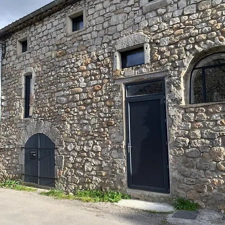Charming Typical Stone House With Modern Amenities بيت للعطل